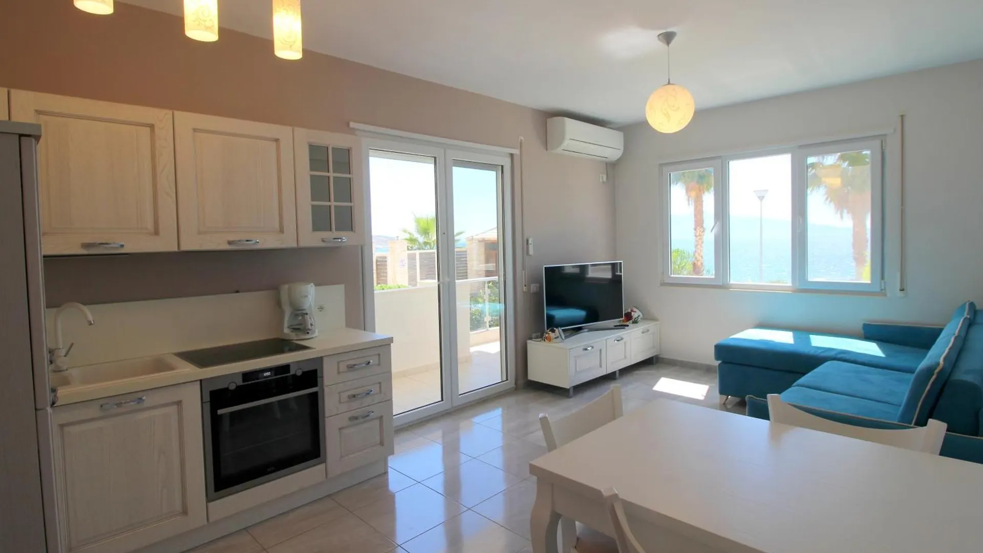 Beachfront Sion Sarande Apartment B