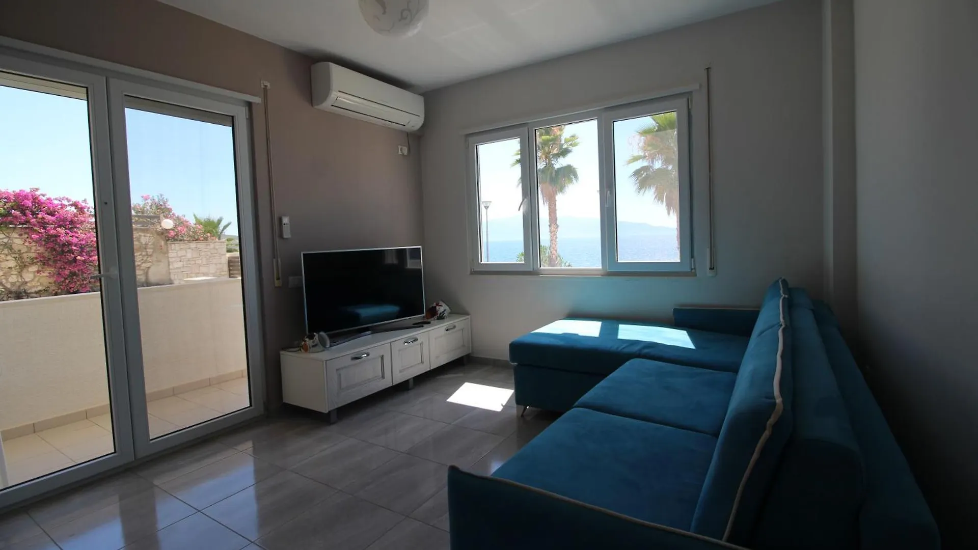 Beachfront Sion Sarande Apartment B