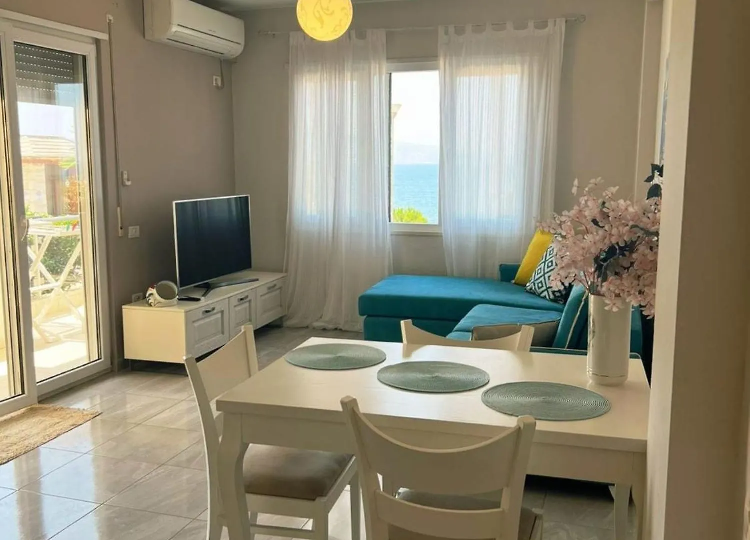 Beachfront Sion Sarande Apartment B