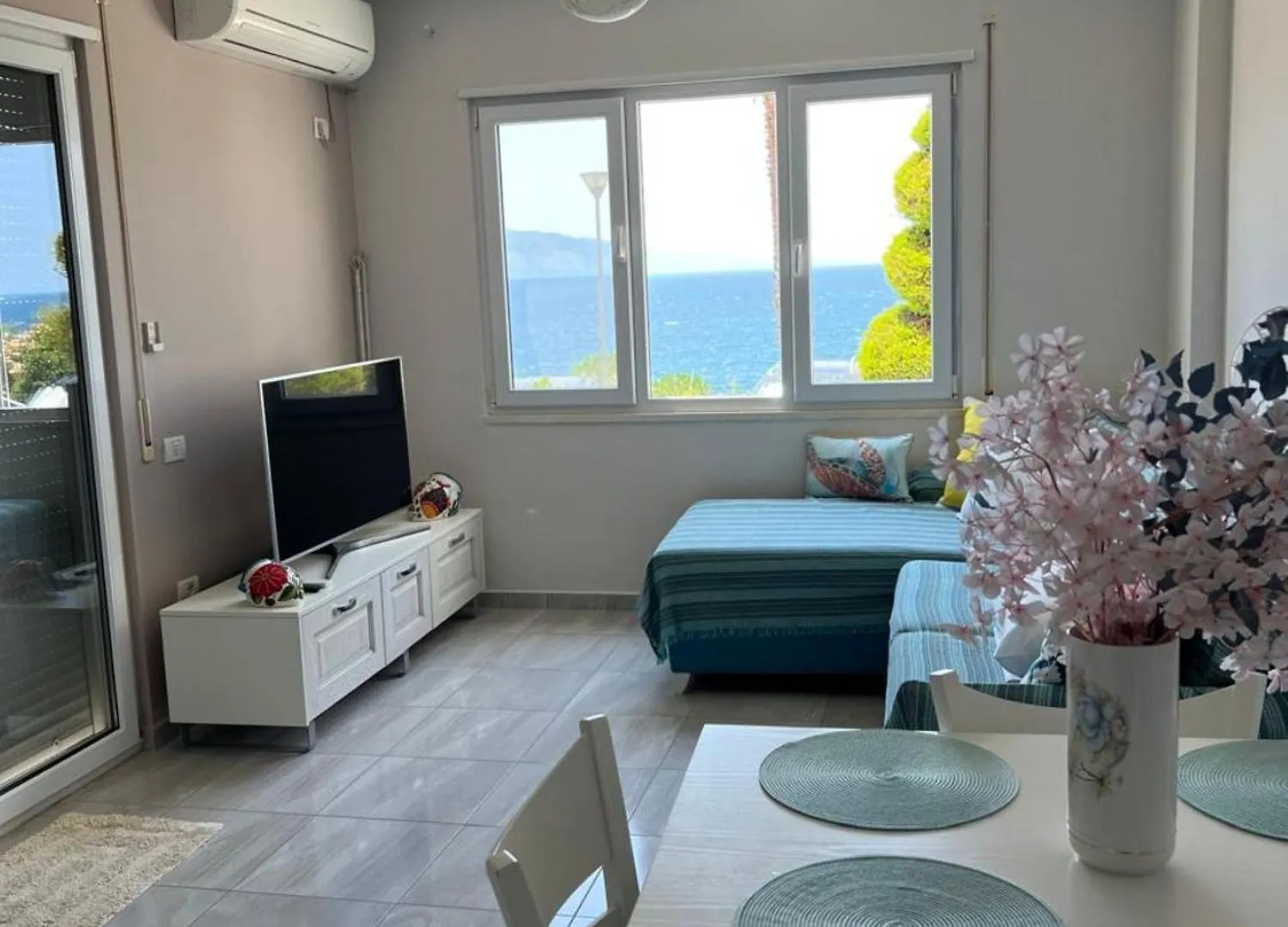 Beachfront Sion Sarande Apartment B